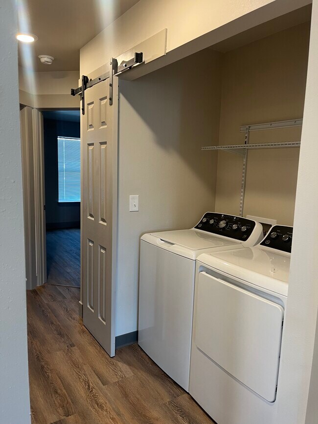 Foto del edificio - 608 S Jackson St