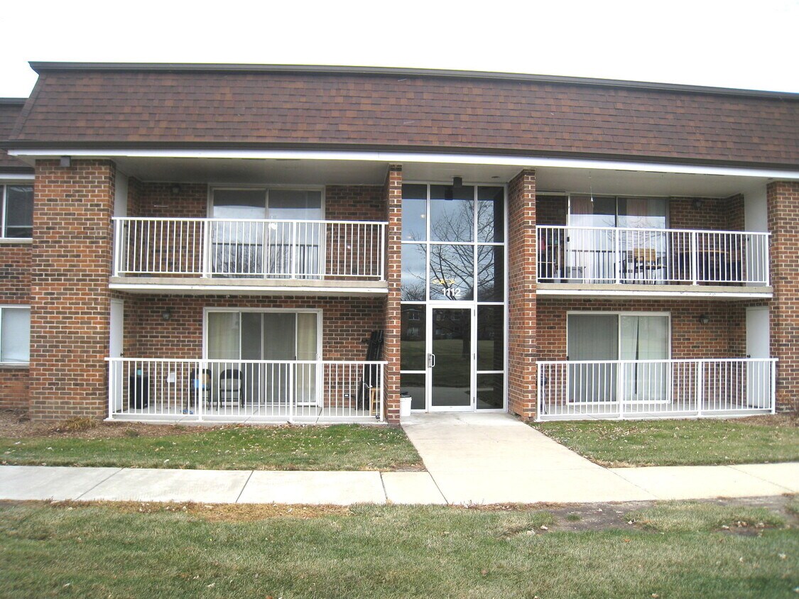 1112 Westover Ln Unit 2C, Schaumburg, IL 60193 Condo for Rent in