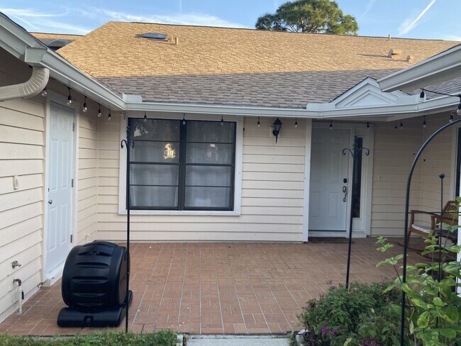 Building Photo - 3/2 Remodeled Duplex in Suntree