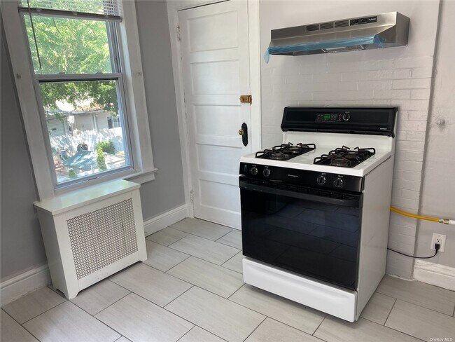 Building Photo - 87-22 90th St