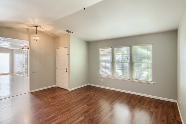 Foto del edificio - 1632 Klamath River Drive