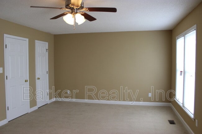Foto del edificio - 905 Oakwater Dr