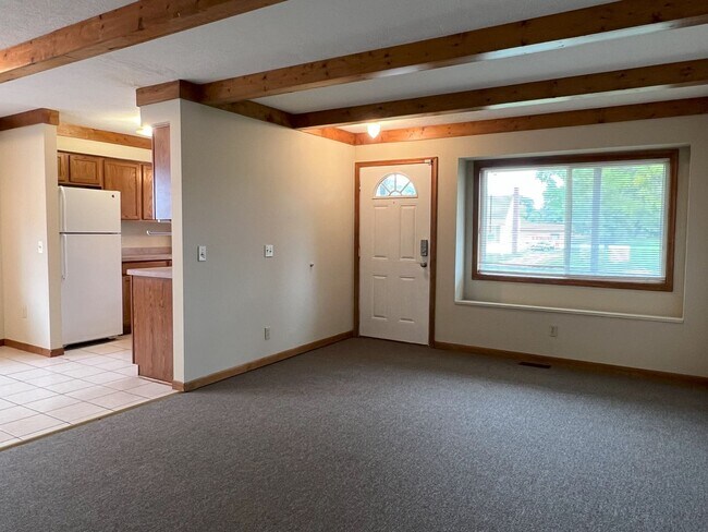 Building Photo - Turner Duplex