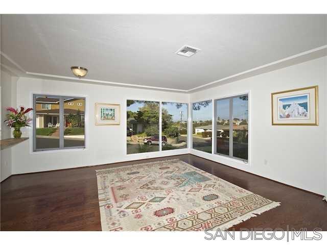 Building Photo - 990 Manor Way
