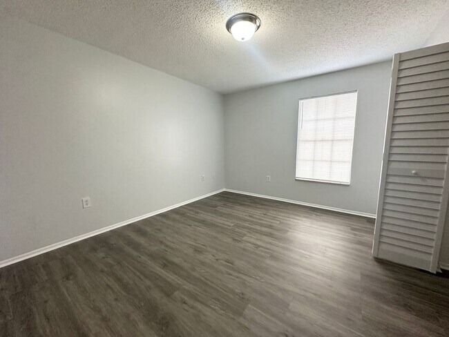 Foto del edificio - 1710 Ridgewood Ln