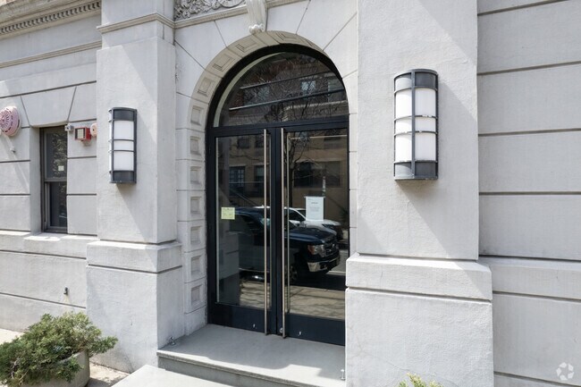 Entrada - 80 Park Ave