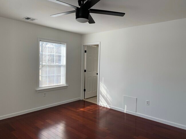 Foto del edificio - 49 Belmont Ave