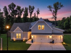 Building Photo - 806 Magnolia Walk