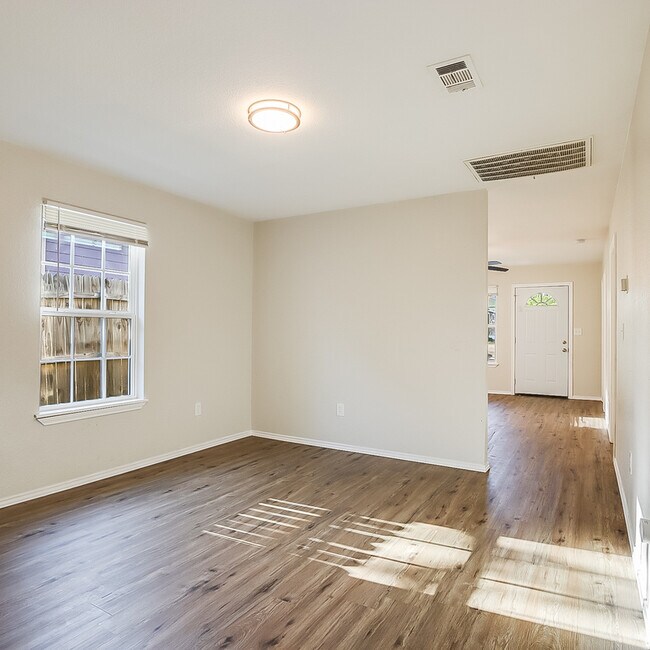 Foto del edificio - 1422 Georgia Ave