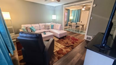 Building Photo - 191 Queen St