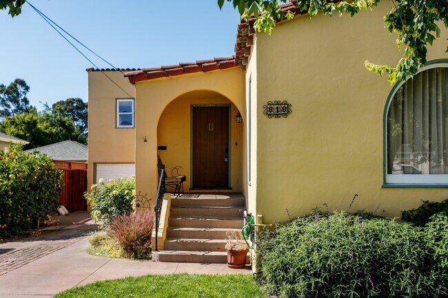 Foto del edificio - 818 Collier Dr