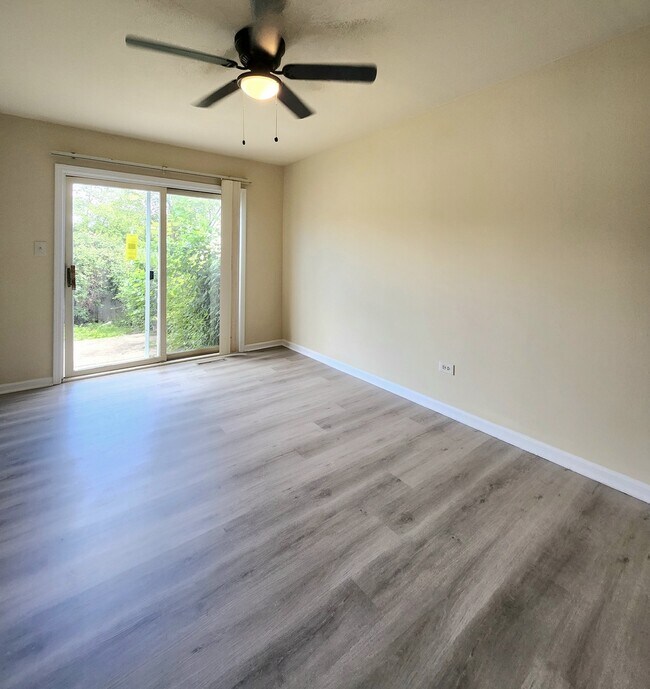 Foto del edificio - 818 Concord Ln