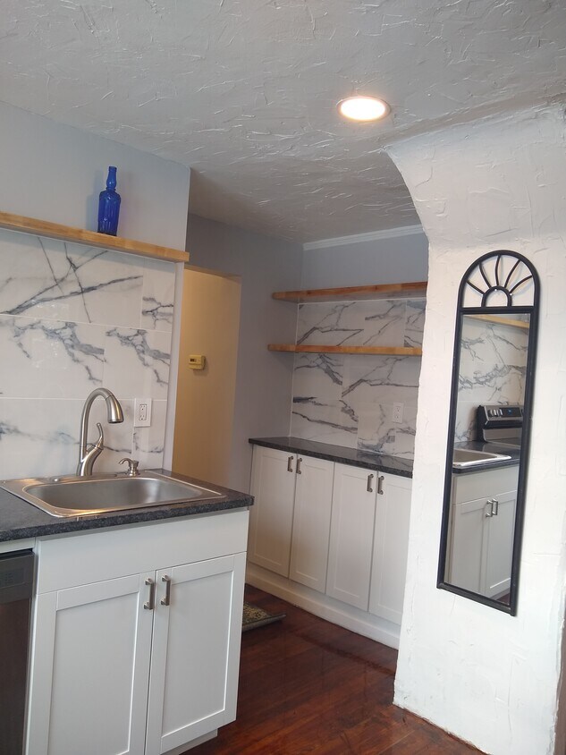 2725 N Main St Unit B, Royal Oak, MI 48073 Apartments in Royal Oak, MI