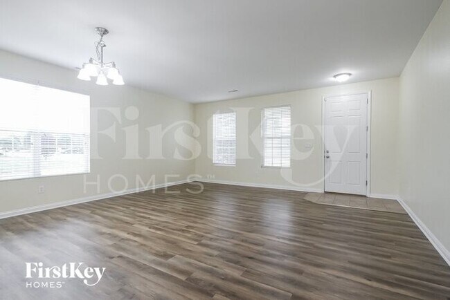 Foto del edificio - 8038 Harshaw Dr