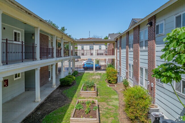 Alternar - College Park Apartments