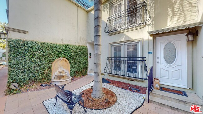 Foto del edificio - 432 S Doheny Dr