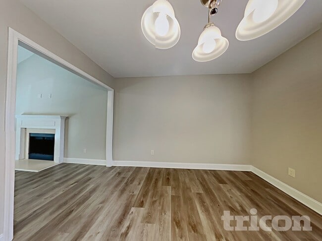 Foto del edificio - 1656 Deer Creek Ln
