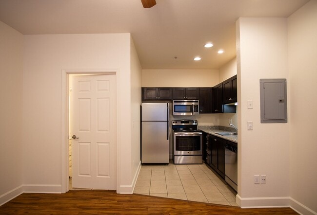 Building Photo - Contemporary Studio in the Heart of the East Side!