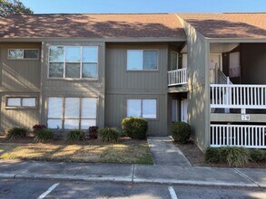 Building Photo - 2000 Greens Blvd