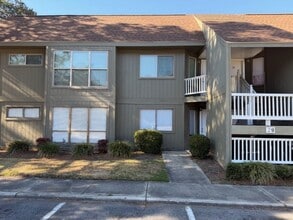 Building Photo - 2000 Greens Blvd