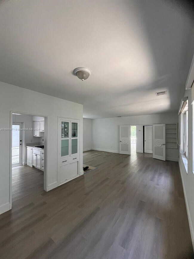 Foto del edificio - 3921 Meridian Ave