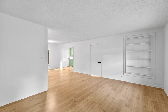 Building Photo - 121 Mulberry Rd