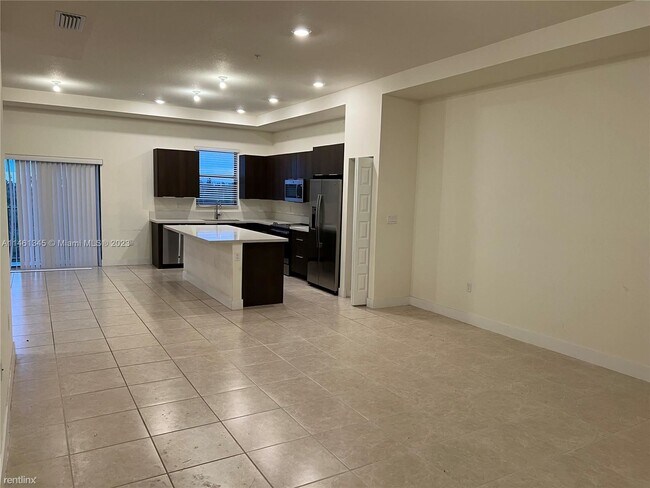 Foto del edificio - 3 br, 2 bath House - 10413 NW 82nd St Unit 33