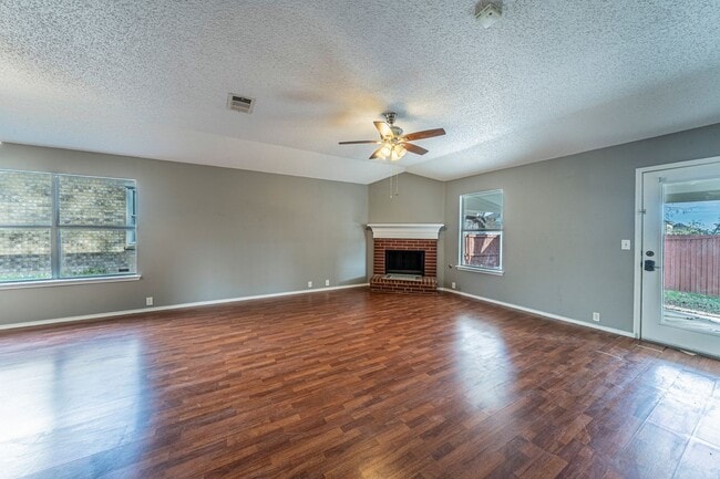 Foto del edificio - Move-In Ready 4BR/2BA Home in Crowley, TX