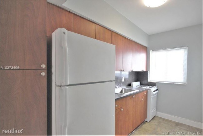 Foto del edificio - 7330 Harding Ave