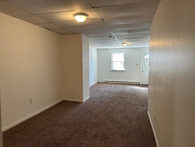Building Photo - 4 Bedroom 1 Bathroom Row Home 3 Stories Lo...