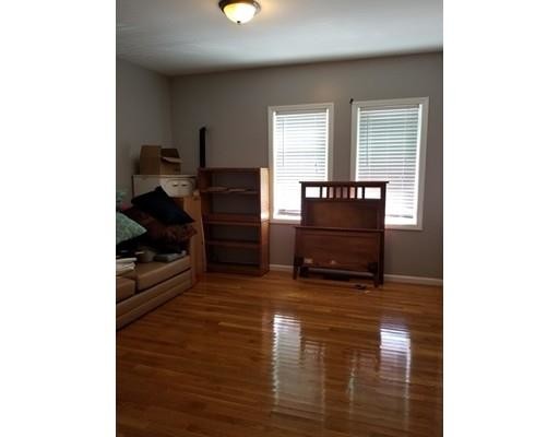 Building Photo - 347A Main St