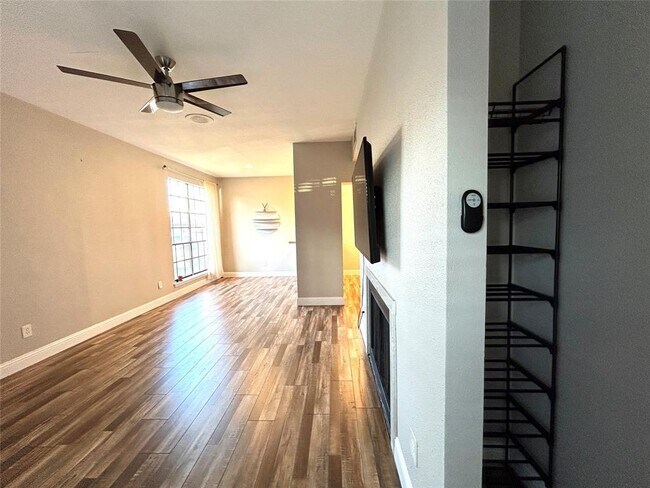 Foto del edificio - 8055 Cambridge St