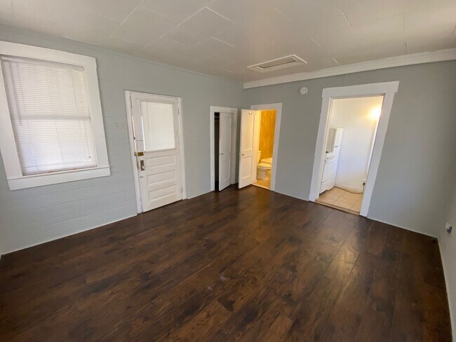 Foto del edificio - Cute studio in Riverside/Five Points! Walk...