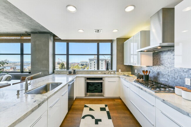 Kitchen w/quartz countertop, ceramic tile backsplash and top of the line appliances - 311 2nd St
