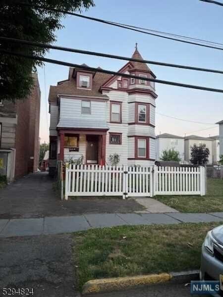 Building Photo - 555 Broadway