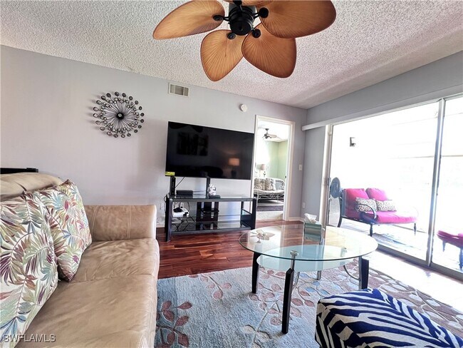 Foto del edificio - 717 Landover Cir