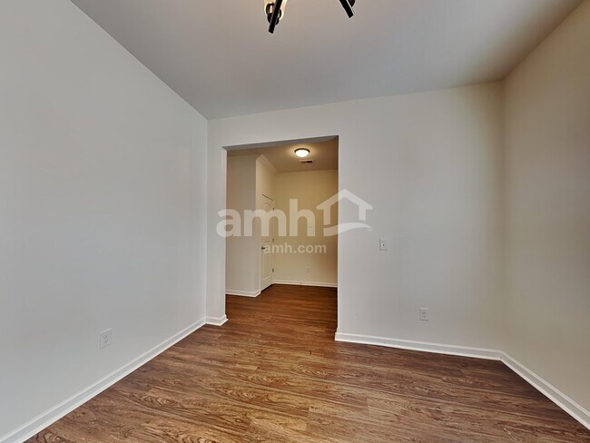 Foto del edificio - 355 Dunlin Dr