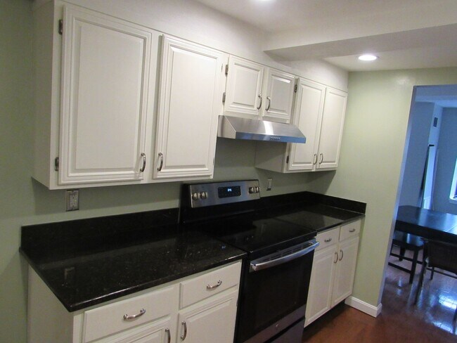 Foto del edificio - Lowell MA 1 Bedroom Loft Condo For Rent!