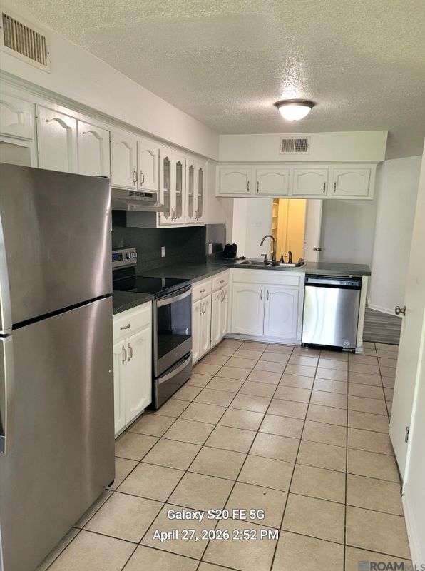 Foto del edificio - 15444 Summerwood Ave