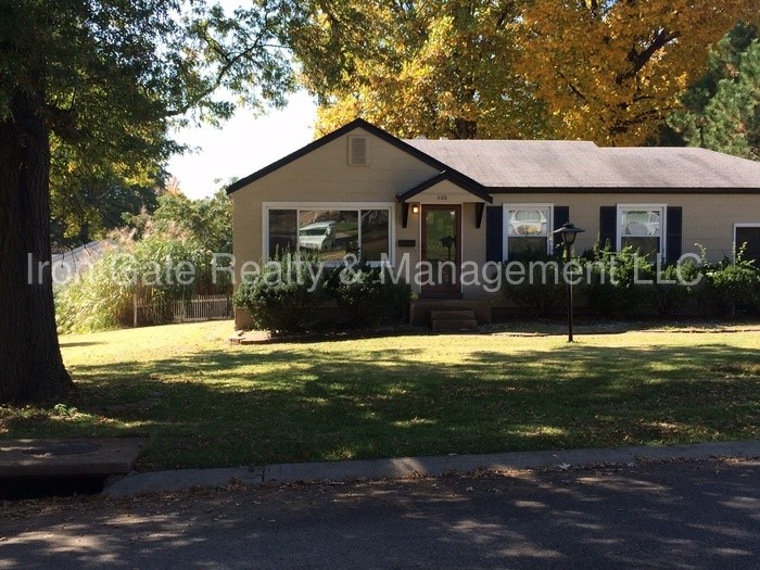 Primary Photo - 4 bedroom House for rent