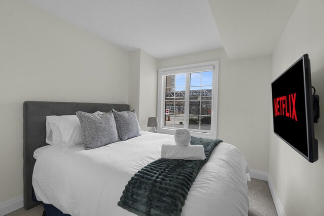 Building Photo - 70 Douro St