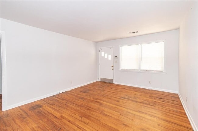 Building Photo - 207 Buchanan Terrace