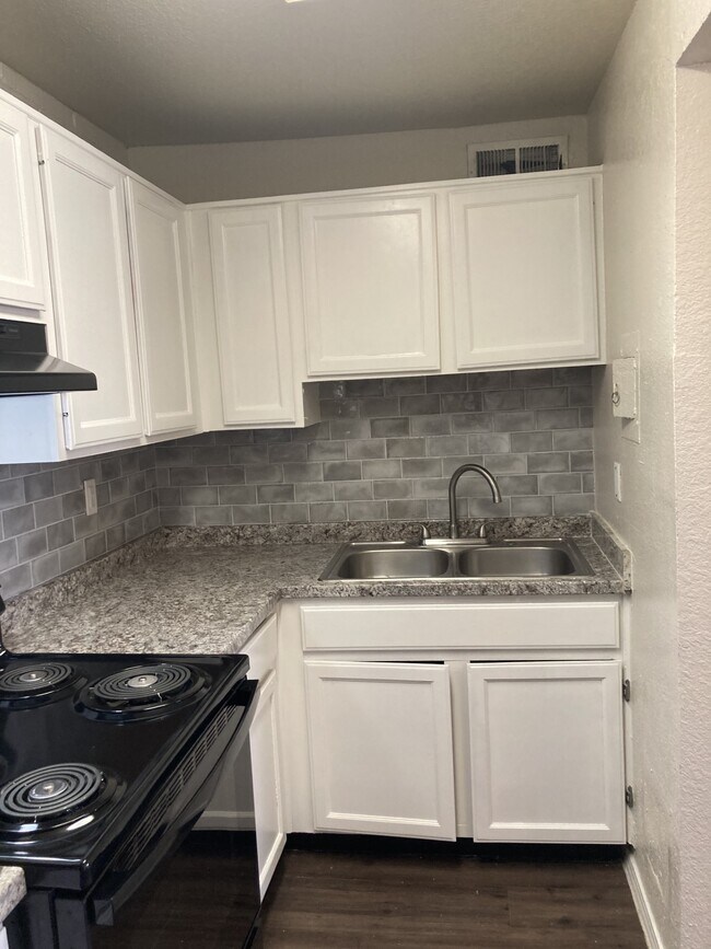 2HAB, 1BA - 670 ft² - Tigua Village- All Utilities Included