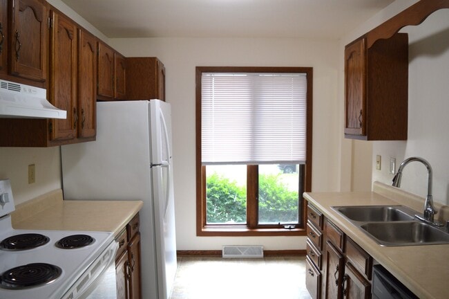 Building Photo - 6938 Chester Dr