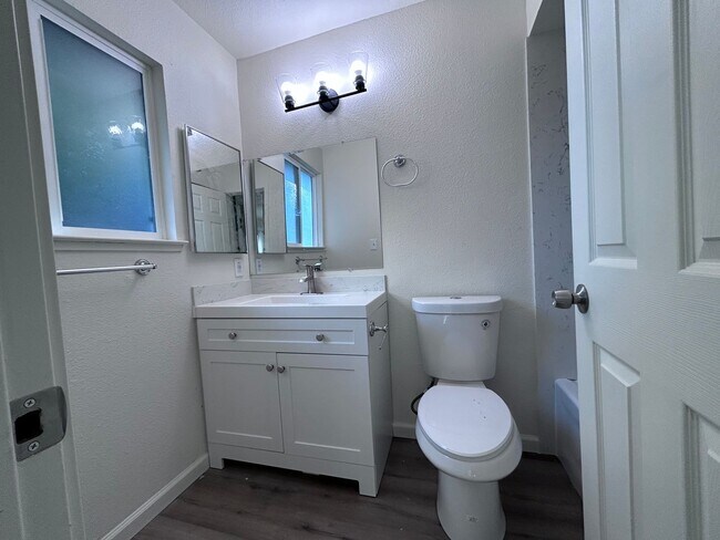 Foto del edificio - 6852-6854 Trovita Way