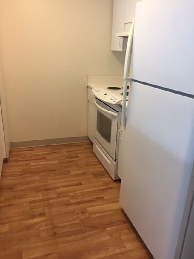 Building Photo - **COUNTRY CLUB VILLAGE 6 1BD/1BA/2PK CONDO FOR RENT!**