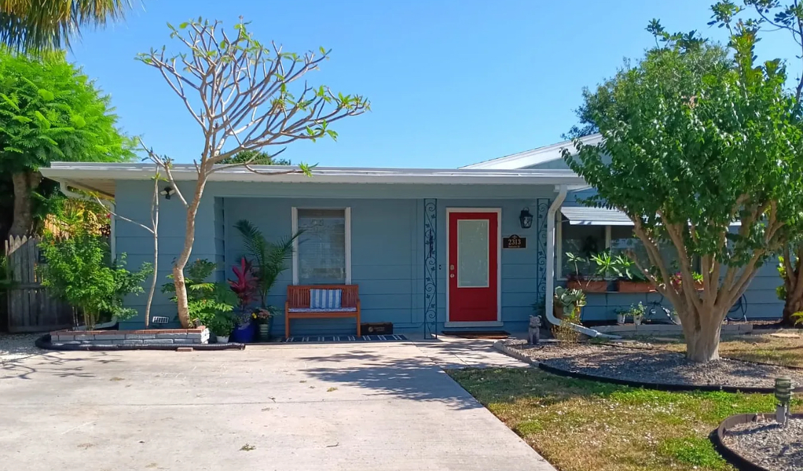 Primary Photo - 2313 Datura St