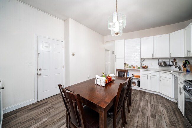 Building Photo - 332 New York Ave