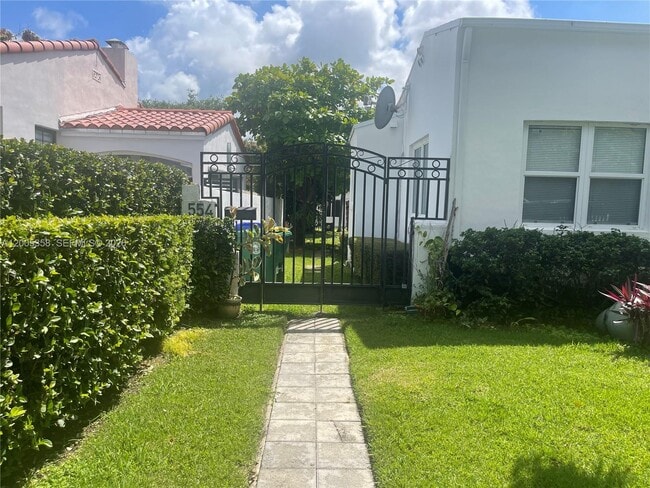 Foto del edificio - 554 NE 74th St