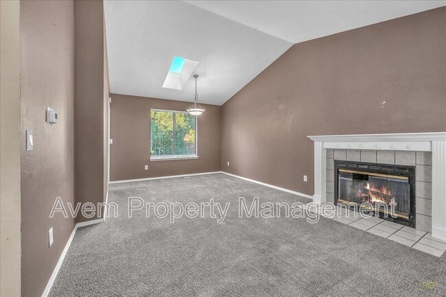 Building Photo - 14995 SW Daphne Ct